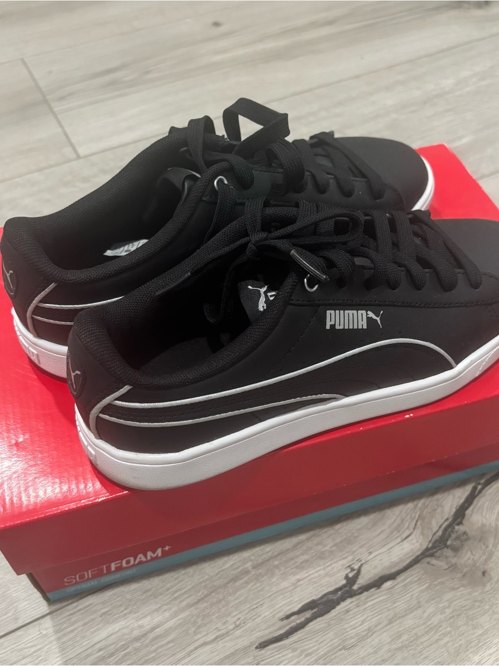 PUMA Women Vikky V2 Leather Sneaker Size 7.5